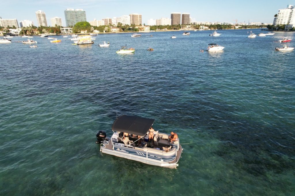 Pontoon boat rental at hallandale sunny isles haulover sandbar